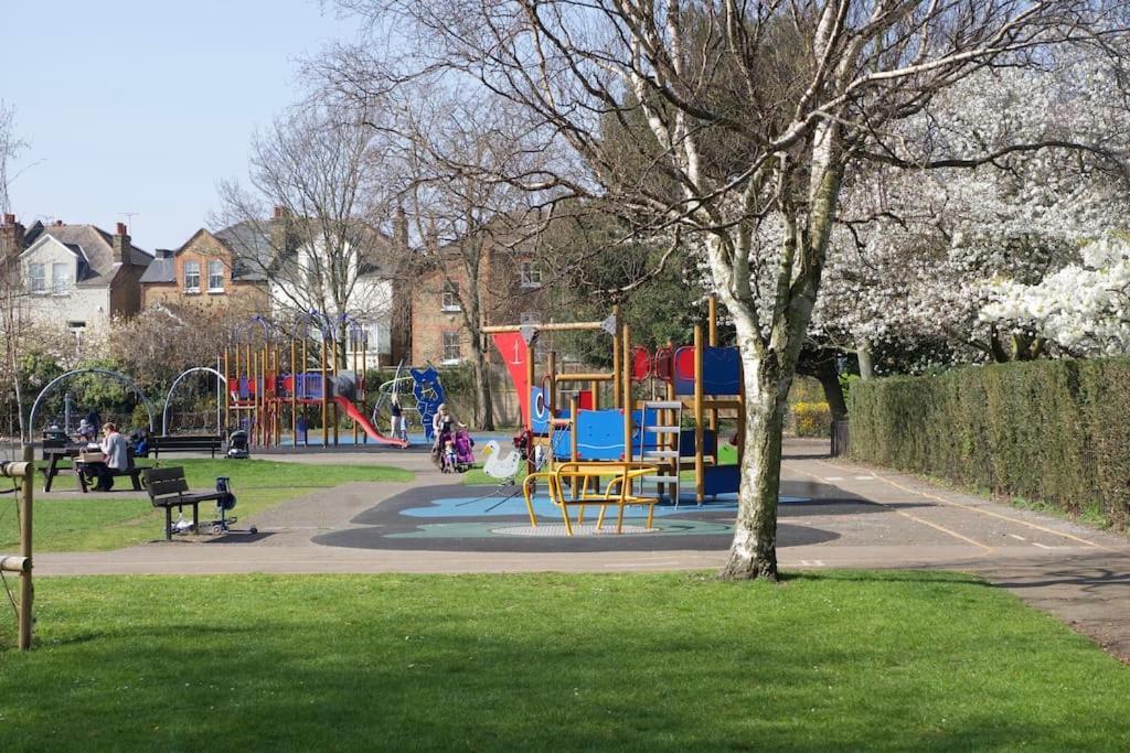 Glorious View Over The Park Londra
