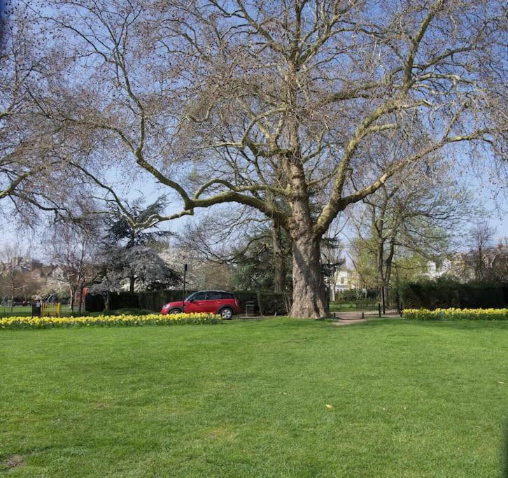 Appartamento Glorious View Over The Park Londra